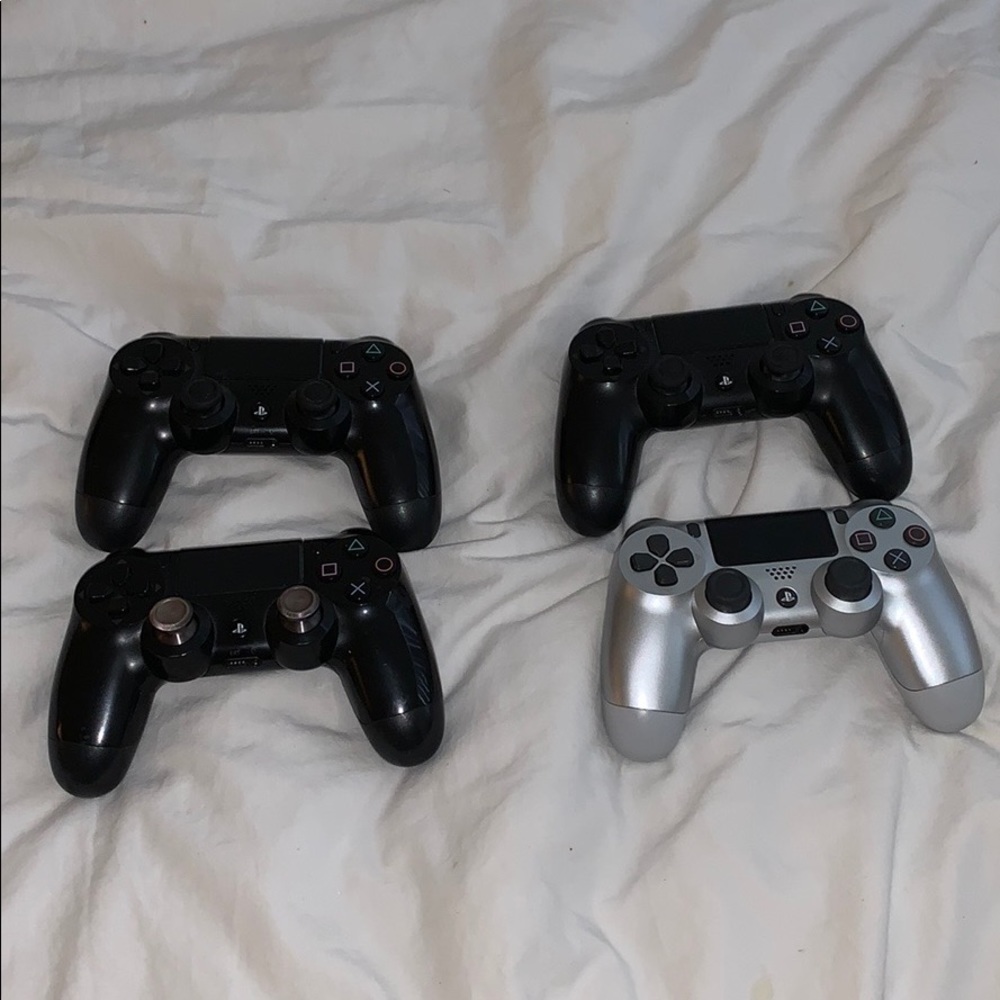 Sony PS4  dual shock 2 controllers